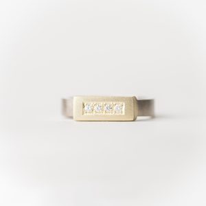 Damesring geelgoud met witgoud met 4 diamanten in pavézetting