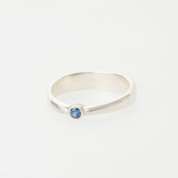 Ring ovaal met saffier