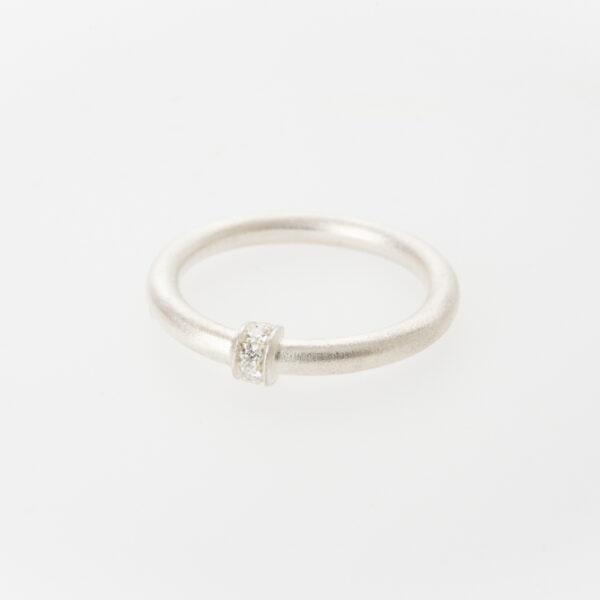 Ring zilver met bandje diamanten